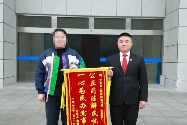 关键词：工资  辛苦钱到手，过年才暖心