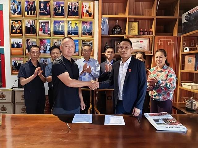 中国白兰地黄石运营中心启动,采购殷祖印子粑一千万斤签约助力乡村振兴(图6) 中国白兰地黄石运营中心启动,采购殷祖印子粑一千万斤签约助力乡村振兴(图6)
