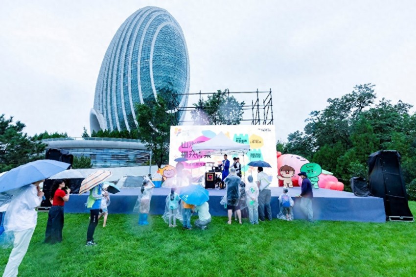 影视IP赋能文旅消费,2025怀柔国潮文化季面包电影市集精彩启幕(图1) 影视IP赋能文旅消费,2025怀柔国潮文化季面包电影市集精彩启幕(图1)