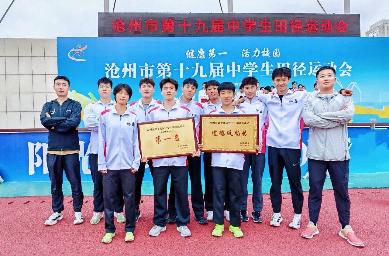缔造鸿臻传奇，赛场勇夺8项冠军，破3项纪录