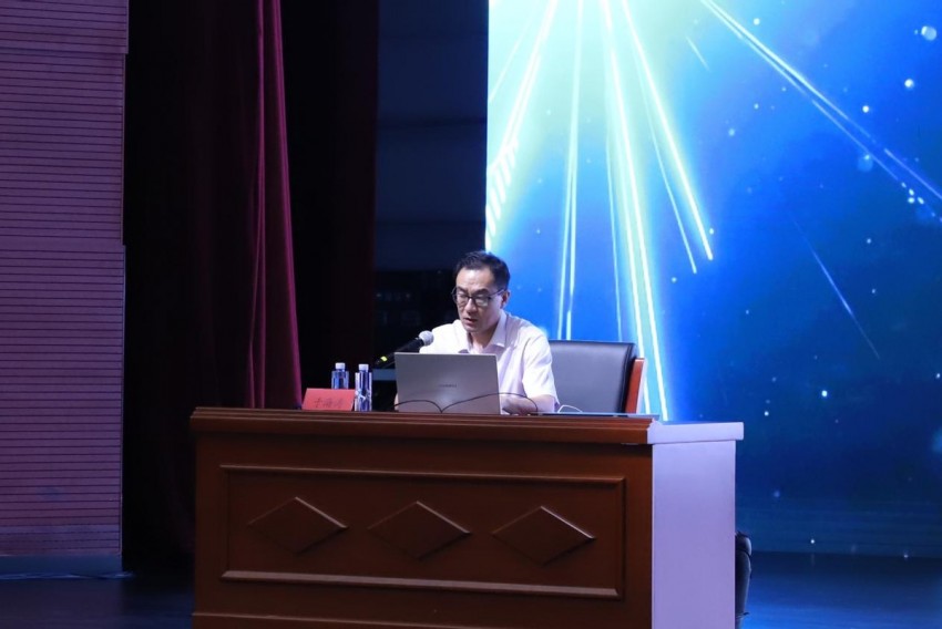 “XIN空间阅读推广”科普月主题讲座《人工智能:从科幻电影到现实生活的奇妙旅程》开讲(图2) “XIN空间阅读推广”科普月主题讲座《人工智能:从科幻电影到现实生活的奇妙旅程》开讲(图2)