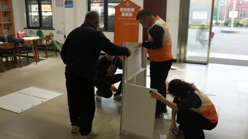 情暖万田乡 助老显担当 ——阳光人寿衢州中支捐赠便民物资共建助老服务站