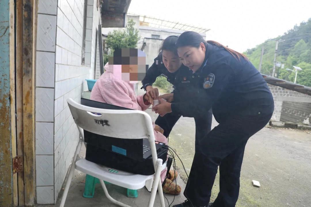 上门服务暖民心   普法宣传筑平安