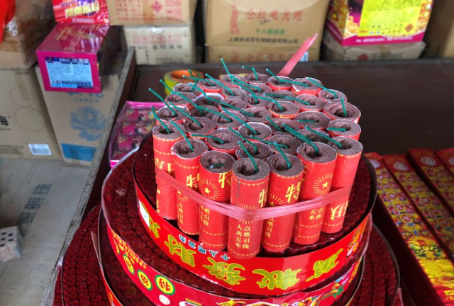 红花岗区曝光三起烟花爆竹非法违法行为