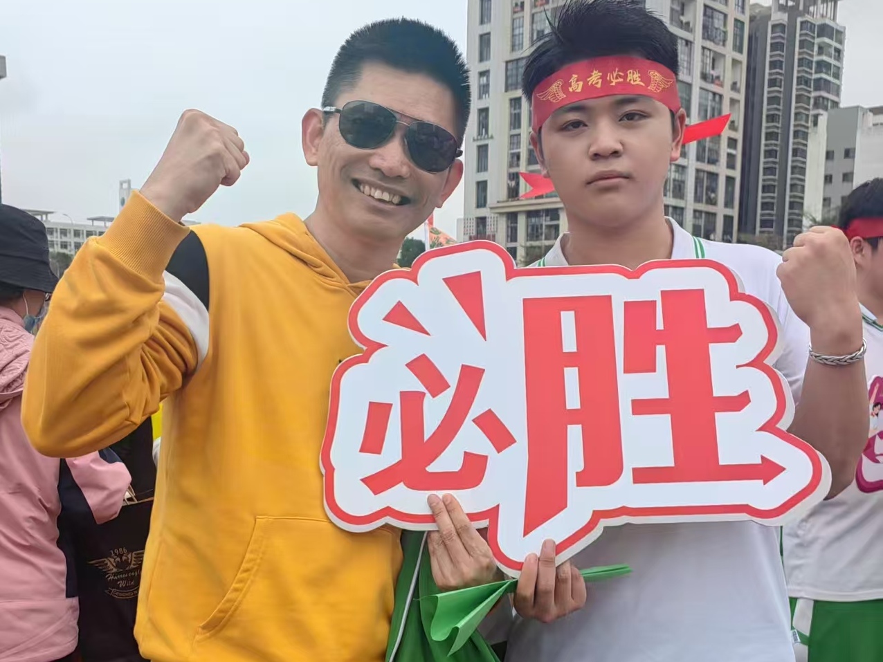 爱心汇聚，为梦护航：海口高考首日温暖纪实