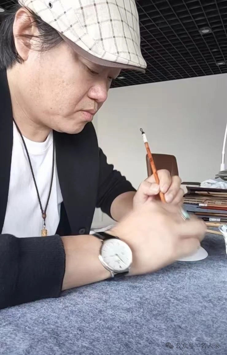 执笔得心应手画风娴雅至极
——记著名工笔艺术家田孝军