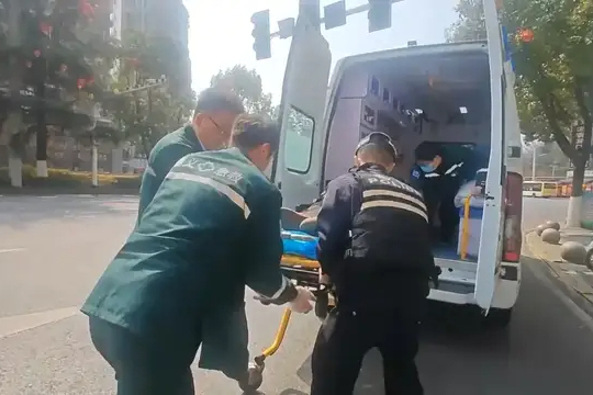 守护万家灯火，这些暖心警事让年味更浓