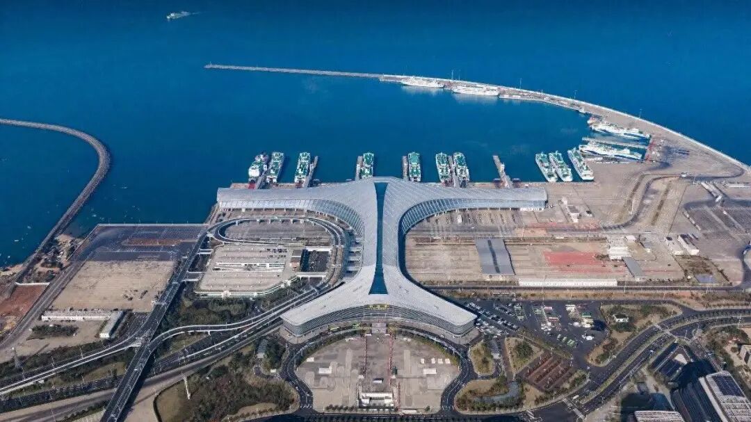 “油电分离”效率高！春运两天近九成新能源车从秀英港出岛