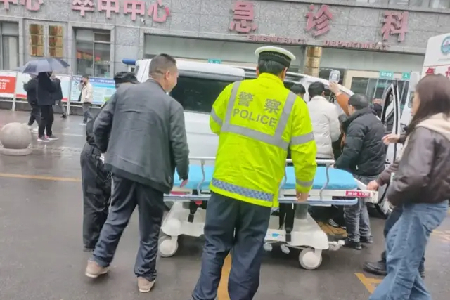 汇川交警：点滴行动织牢平安网