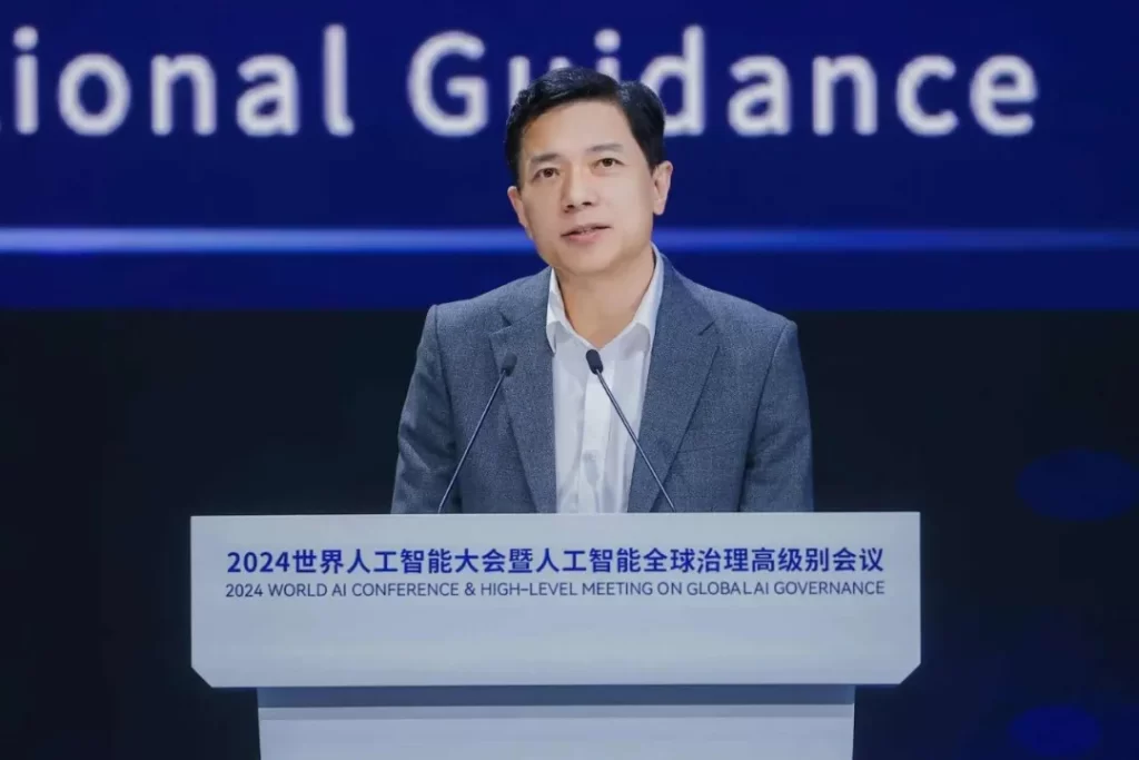 李彦宏阐述大模型价值观:超越10亿DAU,“超级能干”才是王道