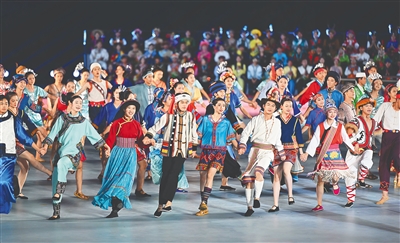 举行民族大联欢活动 舞动民族风 共唱团结曲